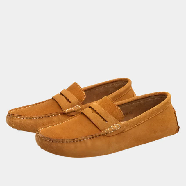Klassische Slipper aus Wildleder