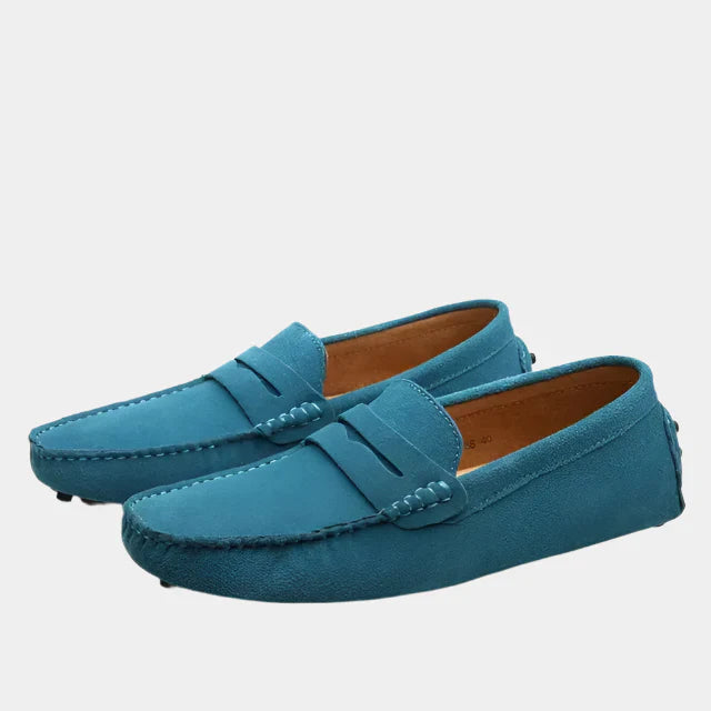 Klassische Slipper aus Wildleder