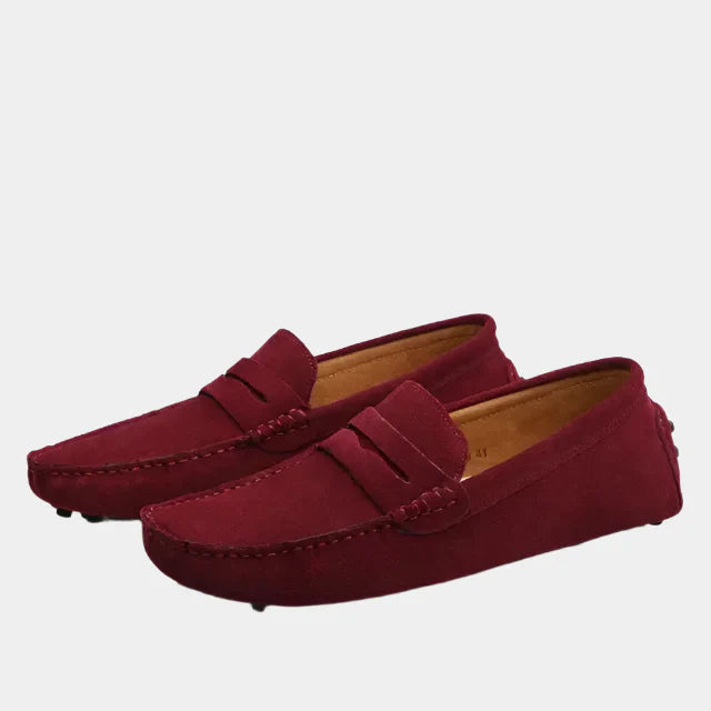 Klassische Slipper aus Wildleder